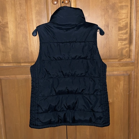 Black Fleece-Lined Vest - Picture 2 of 6